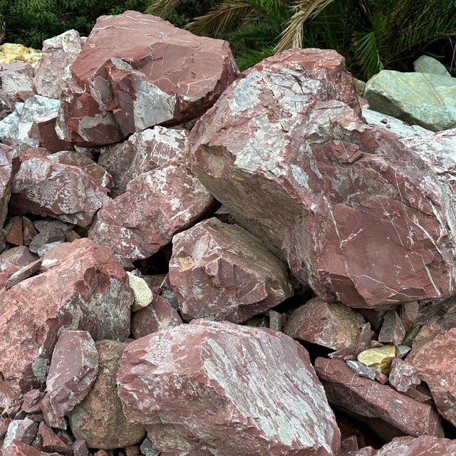 Wine boulders in bulk at rock yard