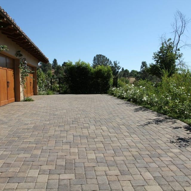 Orco Antique Cobble Pavers installed in driveway